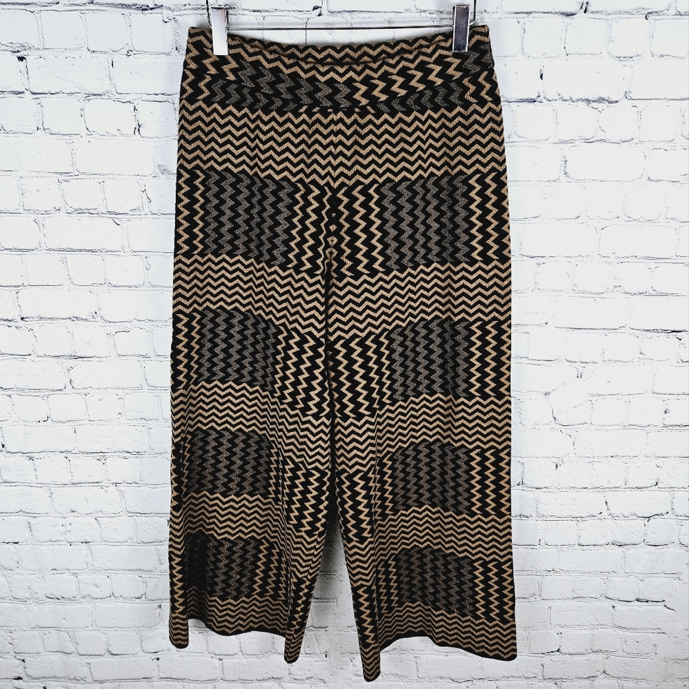 GABBY ISABELLA | 520740 zigzag pattern knit wide leg goucho crop pullon pants